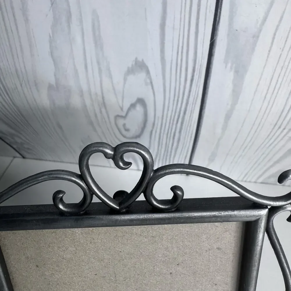 Vtg Ornate Metal Scroll Photo  Frame Easel Stand 5x7” Elegant Cottage Core